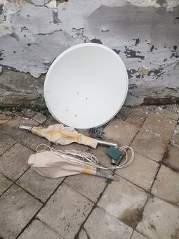 Komlet satelitni sestavu