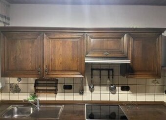 Tmavá rustikální kuchyňská linka se spotřebiči,5690