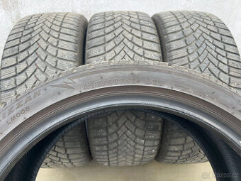 235/40R19 zimní pneu BRIDGESTONE BLIZZAK LM005