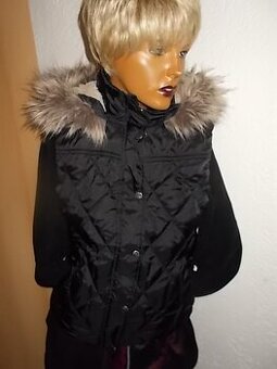 KRÁSNÁ ZIMNÍ VESTA BEZ RUKÁVU VEL XS/S NOVÁ