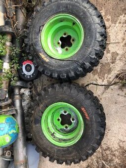 Ráfky zadní 4x110 pneu SUNF 22x10-10 rok staré