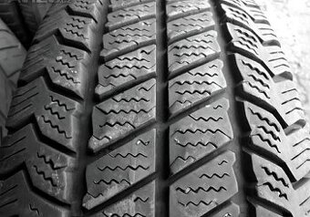 Sada málo jetých zimních zátěž. pneu 195/65 R16C Barum