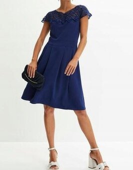 Elegantní společenské šaty s krajkou 44/46