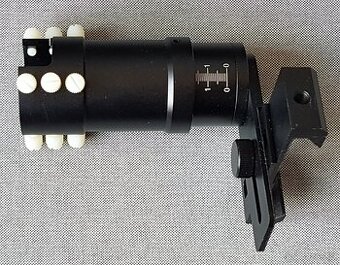 Držák mobilu k puškohledu, dalekohledu apod.