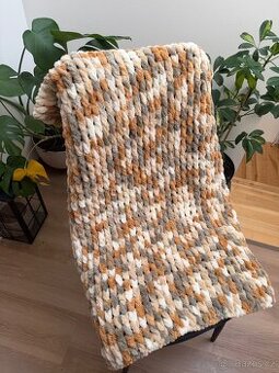 Ručně pletená deka pro miminko hnědo-bílo-šedá