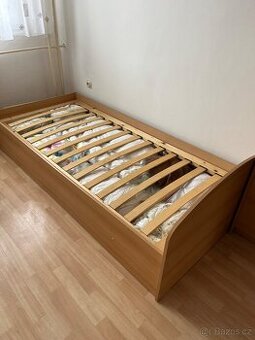 Postel s úložným prostorem