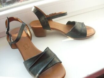 černé kožené sandále vel.41