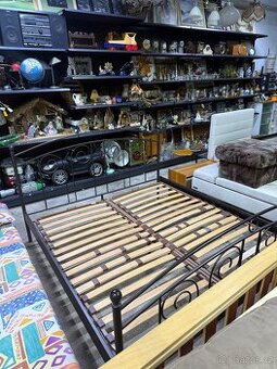 Kovová postel + rošty