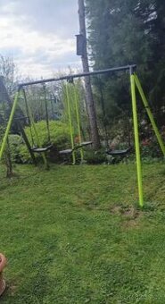 Dětská houpačka jako nová