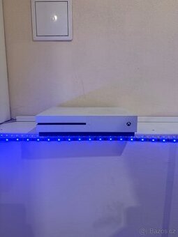 🎮 Xbox One S 1TB + 1 ovladač  + 3 hry