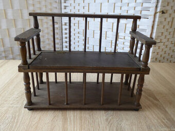 Lavička pro panenku