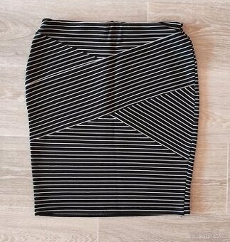 Zánovní dámská mikina s kapucí, vel. M