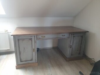 Masivní smrkový psací stůl