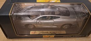 Model autíček v měřítku 1:18