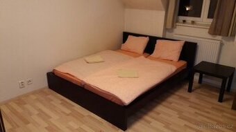 masivni postel 160x200 (konstrukce 180x200)