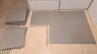 Zadáno. Puzzle pěnová podlaha do fitness...