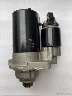 Startér motoru BOSCH 1005821896