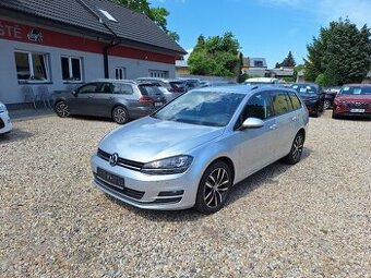 Volkswagen Golf 1.4 TSi 90KW Kombi HighLine, S.Kniha