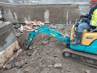 Minibagr Kubota U 008