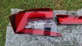 Škoda Karoq 57A945207 zadní levé světlo blatníku