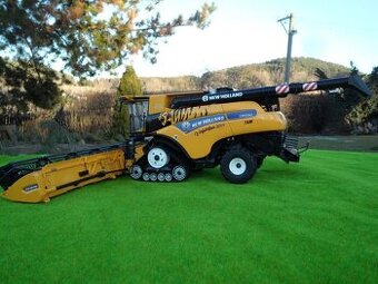 KOMBAJN NEW HOLLAND CR10.90 TIGER MĚŘÍTKO 1:32 - 1