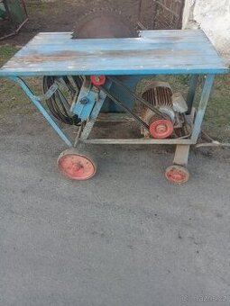 Prodám cirkulárku s podavačem motor 5, 5KW