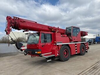Autojeřab liebherr 1035