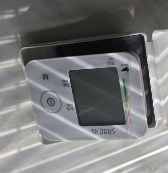Měřič krevního tlaku na zápěstí Sanitas SBC 26