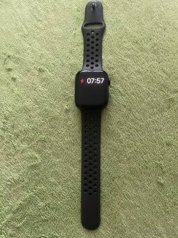 Apple Watch série 7 Nike, 45 mm aluminium
