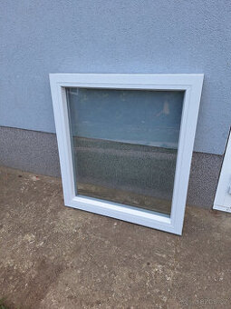 Prodám nové plastové okna fixní 915x840