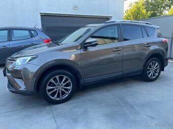 TOYOTA RAV4 2.0D D4D 105 KW,1.MAJ.MANUÁL,TAŽNÉ,NAVI,KAMERA