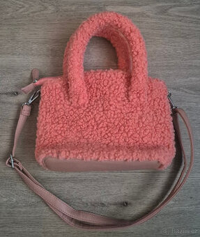 NOVÁ ZIMNÍ KABELKA