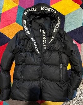 MONCLER  DÁMSKÁ ZIMNÍ LUXUSNÍ BUNDA M 40