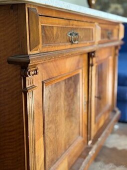 Neorenezační sekretář skříň