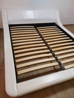 Manželská kožená postel