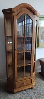 Rustikální rohová vitrína, nábytek z masívu