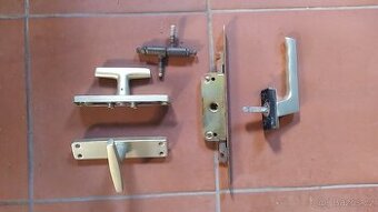 Okenní kličky a panty