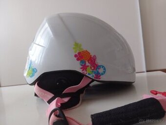 Krásná helma na lyže lyžování