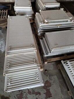 Prodám použité radiátory a žebříky