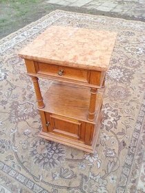 Neorenesanční noční stolek s mramorovou deskou