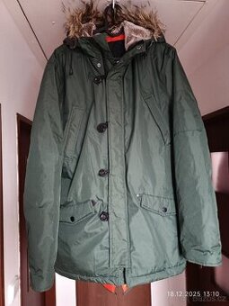 Pánská teplá Zimní bunda s kapucí.vel M.