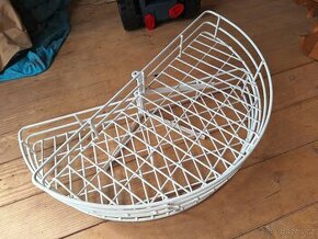 4 kusy otočných kovových polic do skříně