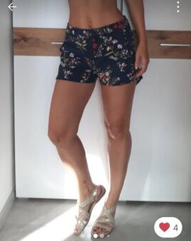 Dámské Látkové kraťasy šortky vel S na zip new yorker