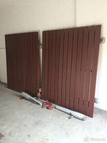 Zánovní vjezdová vrata