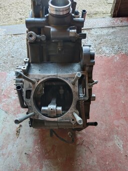 Zbytek motoru KTM 990 2006