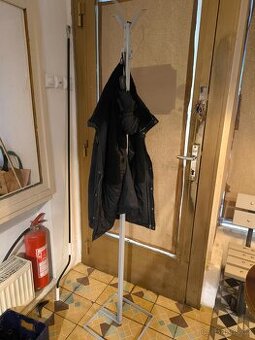 Věšák stojanový - čtvercová základna