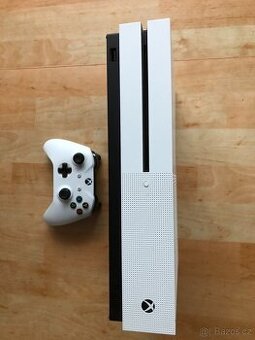 Xbox One S 1 TB + ovladač
