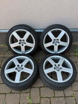 Volvo Pegasus R18 s pneu GoodYear Eagle F1 , po renovaci
