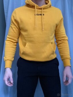 Žlutá mikina velikost M