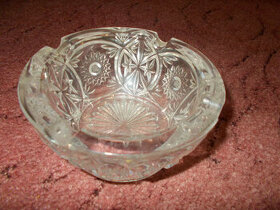 Popelník broušený